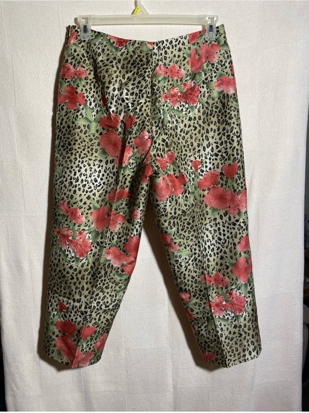 Allison Taylor Green Leopard Floral Capris with Red Flowers size 12